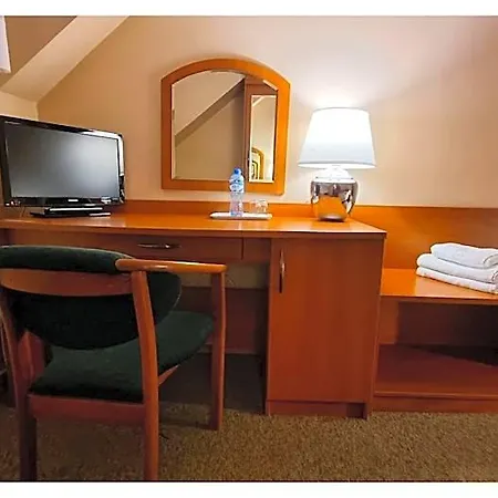 Jola Hotel 3*